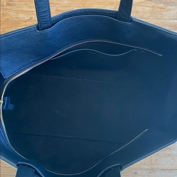 Stuart Weitzman “Cheltote” Chelsea Messenger in Pebbled Leather - Picture 9 of 9